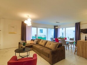 TV - Elegante Villa Grace mit Pool by Interhome (Kaštel Gomilica)