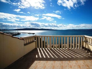 Terrace/patio - "Red" mit Blick auf das Wasser by Interhome (Kaštel Gomilica)