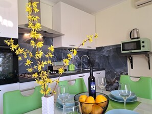 Fridge, microwave, oven, dishwasher - Wohnung "Penic" mit Blick auf das Wasser by Interhome (Kaštel Novi)