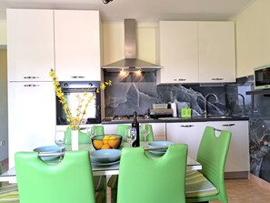 Fridge, microwave, oven, dishwasher - Wohnung "Penic" mit Blick auf das Wasser by Interhome (Kaštel Novi)