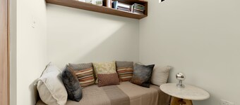 New designer 4-bedroom house with stunning ocean views . House mom included