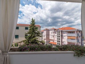Interior - Apartment mit zwei Schlafzimmern und eigenem Balkon by Interhome (Trogir/Okrug Donji)