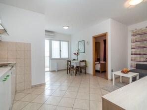 Interior - Voll ausgestattete Wohnung mit einem Schlafzimmer und Garten by Interhome (Trogir/Okrug Donji)