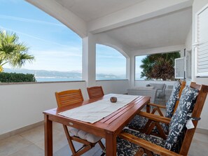 Outdoor dining - Wohnung Anita mit großem Balkon und Meerblick by Interhome (Trogir/Arbanija)