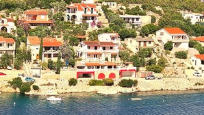 A coastal town with buildings built on a hillside overlooking the sea. - "Carmen" mit Whirlpool by Interhome (Vinišće)