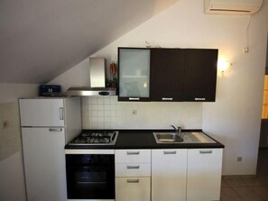 Fridge, microwave, oven, cookware/dishes/utensils