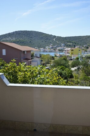 Property grounds - Schöne Wohnung in Strandnähe by Interhome (Vinišće)