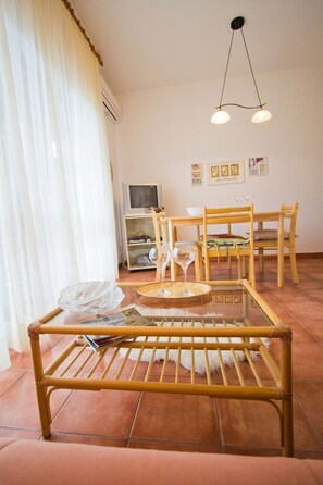 Living area - Wohnung direkt am Strand by Interhome (Vinišće)