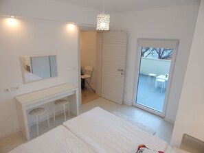 Internet - Idyllische, moderne Ferienwohnung direkt am Meer by Interhome (Marina)