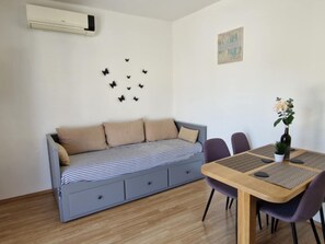 Dining - Wohnung in Marina mit Parkplatz, schöne Aussicht by Interhome (Marina)