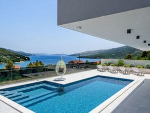 A heated pool - Ferienvilla 'Villa Lucy Lemon by Interhome (Marina)