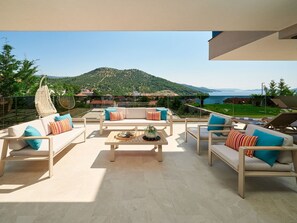 Terrace/patio - Luxuriöse Villa mit Innenpool by Interhome (Marina)