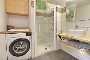 Shower, hair dryer, towels - Kerwood - BEGANNE - Gîte (BEGANNE)