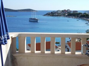 Property grounds - mit Blick auf das Wasser by Interhome (Marina)