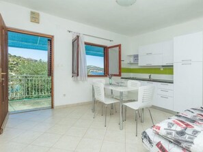 Interior - in Dvornica mit Gepflegtem Garten by Interhome (Podorljak)