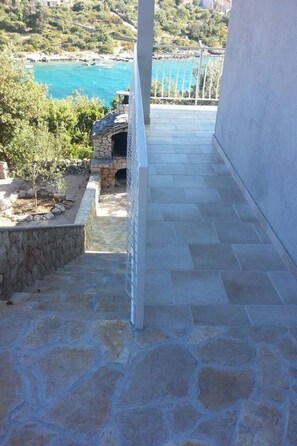 Terrace/patio - in Dvornica mit Gepflegtem Garten by Interhome (Podorljak)
