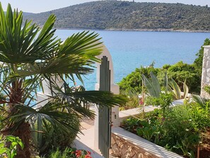 Property grounds - mit Blick auf das Wasser by Interhome (Podorljak)