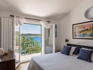 Internet - mit Blick auf das Wasser by Interhome (Podorljak)