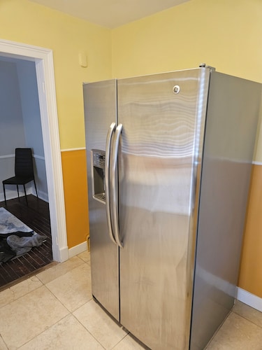 3-bedroom house. Minutes away from major hospitals. Close to RIR, VCU, VUU, VSU.
