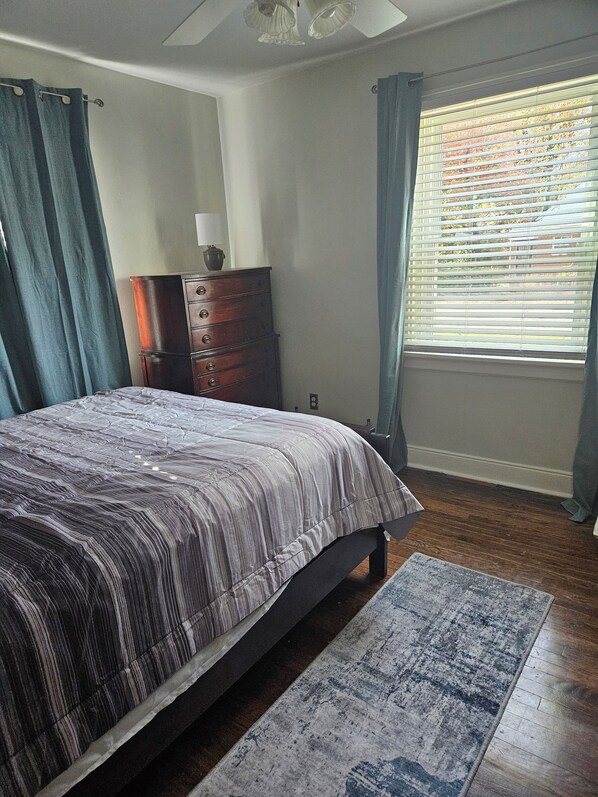 3 bedrooms, iron/ironing board, WiFi, bed sheets