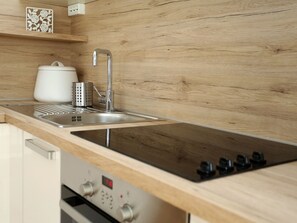Fridge, oven, dishwasher, cookware/dishes/utensils - für 4 Personen  + 2 Kinder ca. 100 m² in Grebastica, Dalmatien (Gespanscha by Interhome (Grebaštica)