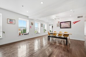 Interior - Beautiful 4th Floor Walk-Up Apartment in Old City (Philadelphia)