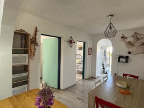 Dining - mit einer überdachten Terrasse by Interhome (Grebaštica)
