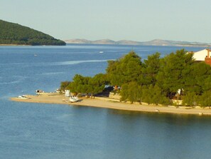 Beach - mit einer überdachten Terrasse by Interhome (Grebaštica)
