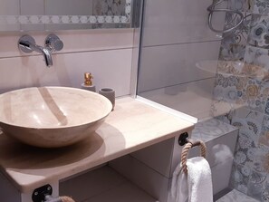 Towels - mit einer überdachten Terrasse by Interhome (Grebaštica)