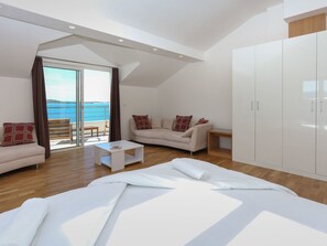 4 bedrooms, Internet - am Strand by Interhome (Brodarica/Žaborić)