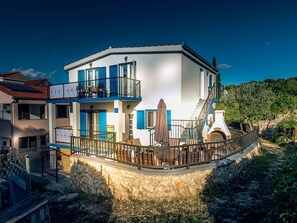 Terrace/patio - "Sunny Apartmen" direkt am Strand by Interhome (Tisno)