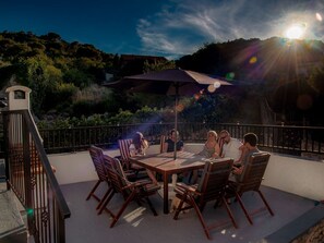 Outdoor dining - "Sunny Apartmen" direkt am Strand by Interhome (Tisno)