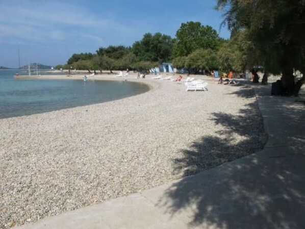 Beach - Ferienapartment für zwei Erwachsene und zwei Kinder by Interhome (Tisno)