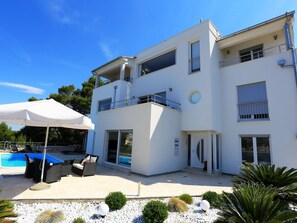 Exterior - mit Blick auf das Wasser by Interhome (Tisno)