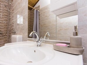 Towels - Anita 1 mit Pool by Interhome (Budak)
