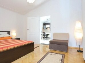 Internet - Ferienapartment mit Balkon für fünf Personen by Interhome (Karin)