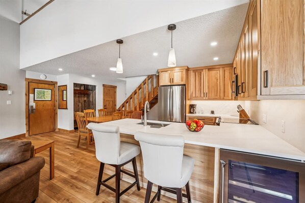 Fridge, microwave, oven, stovetop - Pine Ridge 5F: Shared Amenities-Great Location! (Breckenridge)