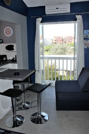 TV - Appartement "Couple Suite C2" mit Blick auf das Wasser by Interhome (Zaton)
