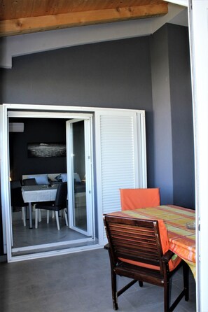 Outdoor dining - mit Blick auf das Wasser by Interhome (Zaton)