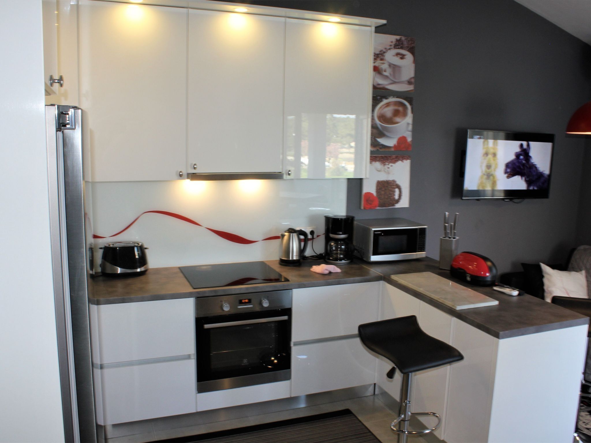 Réfrigérateur, micro-ondes, four, lave-vaisselle