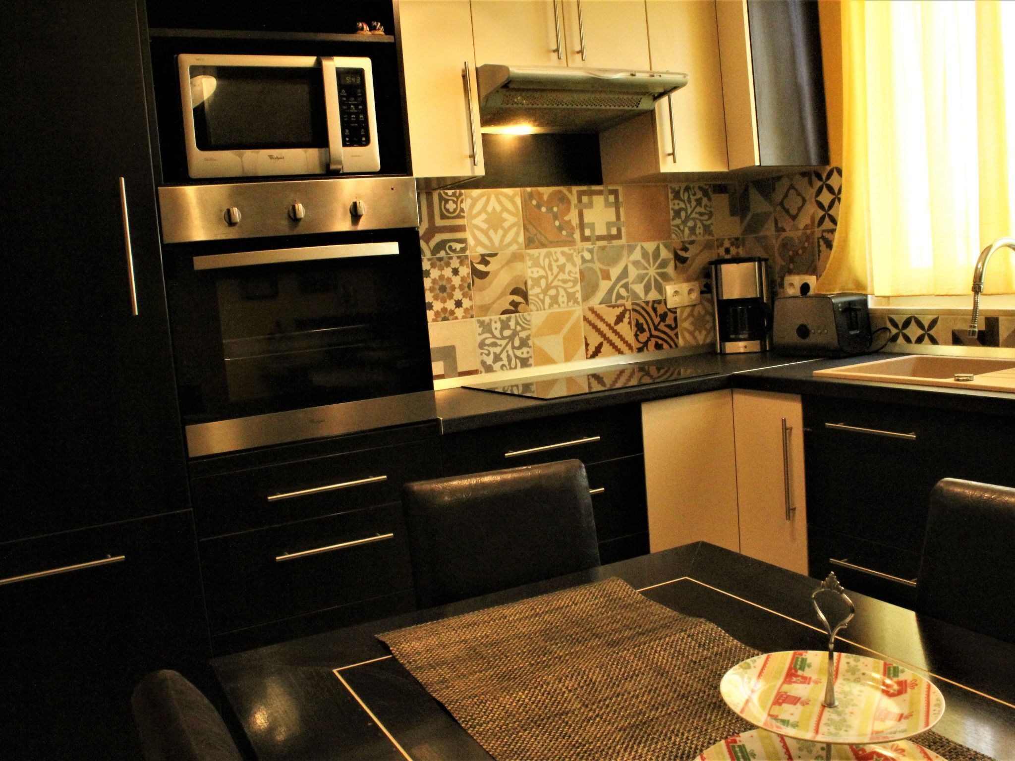 Kjøleskap, mikrobølgeovn, ovn og oppvaskmaskin