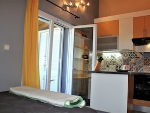 Fridge, microwave, oven, cookware/dishes/utensils - Appartement "Sunny Suite C3" mit Blick auf das Wasser by Interhome (Zaton)