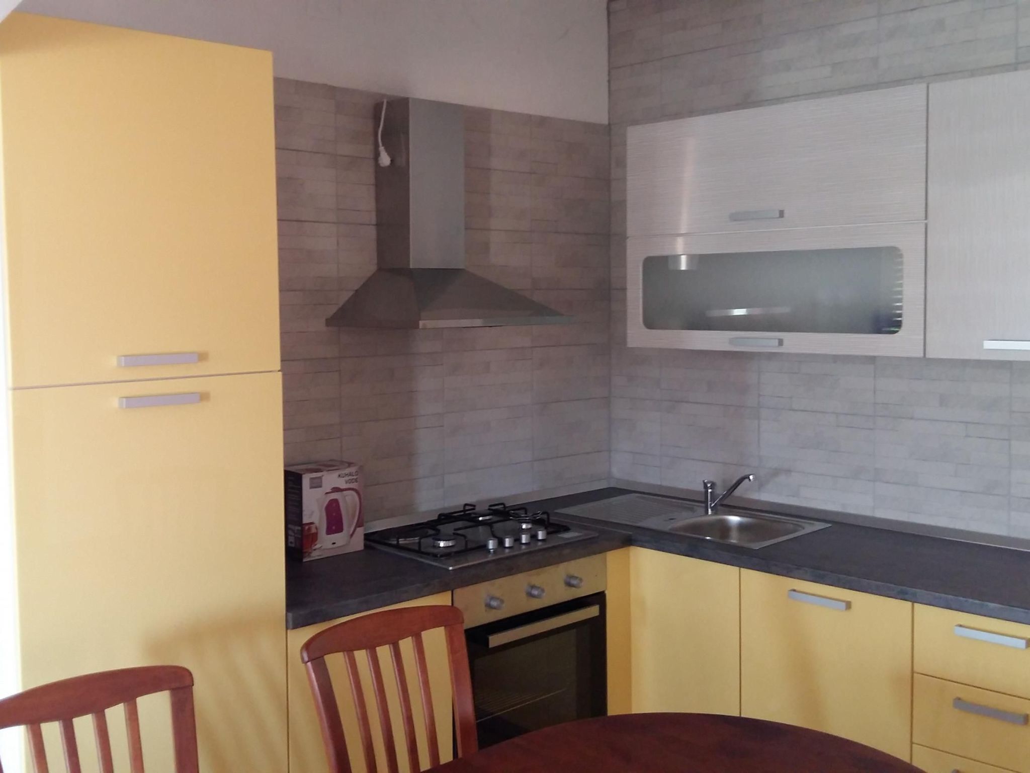 Refrigerador, horno y utensilios de cocina 