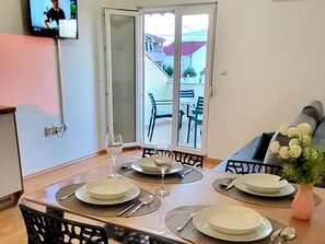Dining - Appartement mit Balkon by Interhome (Ražanac)