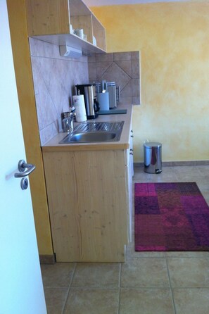 Fridge, microwave, oven, cookware/dishes/utensils - Gemütliche Ferienwohnung nahe Zadar by Interhome (Novigrad (Zadar))