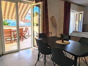 Dining - Große Wohnung in Palit mit Privatem Balkon by Interhome (Rab/Rab)