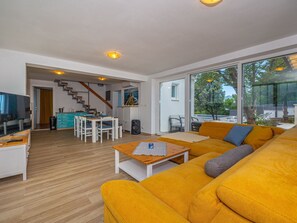 TV - Villa Barbara by Interhome (Novi Vinodolski/Klenovica)
