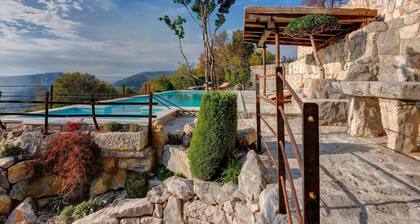 Ecovilla Mirabilis, prächtiges Ferienhaus mit Pool by Interhome