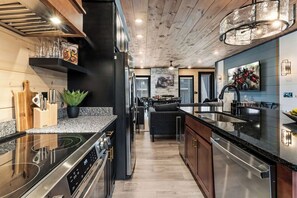 Private kitchen - Halftime Hideaway - Luxury 5-bedroom Cabin with AC in charming Sevierville (Sevierville)