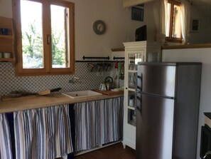 Refrigerador y utensilios de cocina